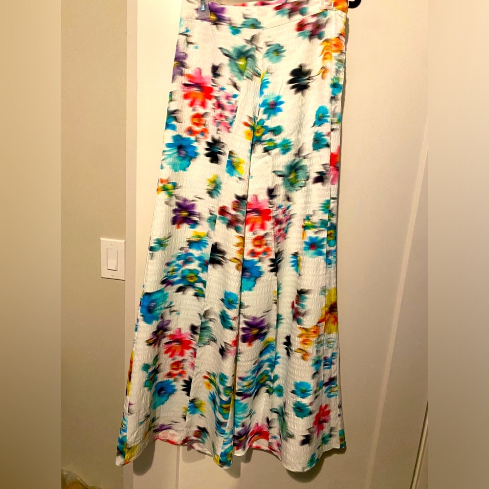 Gorgeous high waisted pants!  Worn once on vacation. Size medium so flattering!